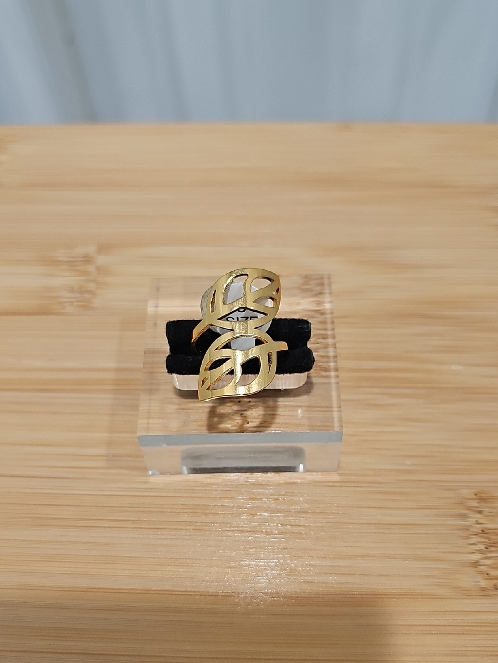 Gold Leaf Cutout Fashion Ring